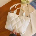 Borsa tote bianca trapuntata con motivo a rombi e tracolla regolabile per donna - Bianco Sporco