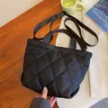 Borsa tote trapuntata nera con manici superiori e tracolla regolabile per donna - Nero