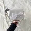 Borsa a tracolla bianca in ecopelle con grande fiocco in organza e manico di perle - Bianco