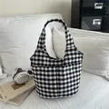 Borsa tote minimalista in nylon a quadretti bianchi e neri con due tasche frontali e grande capacità - Nero