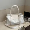 Große Reisetasche in Off-White mit Plissee-Struktur und geräumigem Fach für Sport - Weiß