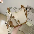 Bolso tipo cubo en contraste beige y marrón con detalle decorativo de pañuelo seda - Blanco Roto
