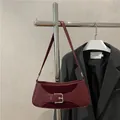 Bolso baguette rojo burdeos en cuero y ante con detalle de hebilla plateada - Rojo