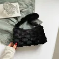Borsa a mano nera in ecopelliccia con trama a cubi 3D per l'inverno a tracolla - Nero