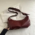 Deep red minimalist underarm bag with knotted shoulder strap in shiny faux leather - Burgundy
