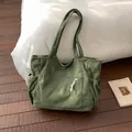 Sac fourre-tout en velours côtelé vert herbe avec poche zippée et cordons latéraux - Sans pendentif / Vert (Sans Pendentif)