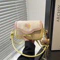 Sac à main rose pomme mignon avec motif à carreaux, nœud jaune et breloque ours - Avec Pendentif / Abricot Jaune Rose