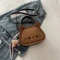Mini borsa gatto in camoscio marrone con ricamo e ciondolo in peluche morbido - Con Ciondolo / Marrone