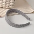 Serre-tête en maille gris foncé avec motif torsadé, accessoire cheveux doux d'hiver - Serre-tête / Gris