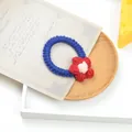 Élastique à cheveux au crochet bleu marine fait main avec petite fleur rouge et blanche - Bleu Profond Avec Fleur