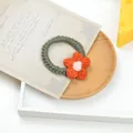 Élastique à cheveux tricoté main vert avec un joli détail de fleur orange pour filles - Vert Foncé Avec Fleur