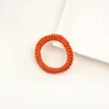 Chouchou orange tricoté à la main avec texture en spirale et design coréen minimaliste - Orange