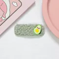 Simpatica molletta per capelli in peluche verde fagiolo con decoro di avocado 3D - Avocado Verde Erba