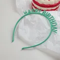 Dettaglio del cerchietto di compleanno verde menta con denti antiscivolo e texture - Verde