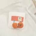 Détail du lot de barrettes en tissu avec broderie cerise et nœuds en tissu orange - Orange