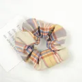 Chouchou classique à carreaux beige avec rayures orange et bleues en tissu minimaliste - Plaid Écossais Beige (Yamabuki)