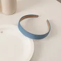Detail of blue velvet sponge headband with brown non-slip lining on a white desk - BM Style Light Blue
