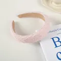 Détail d'un serre-tête en tweed rose avec fils brillants et doublure intérieure en daim - 5# Style Chanel - 3 Cm