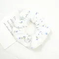 Chouchou blanc à motif floral bleu en coton texturé pour coiffures élégantes - Texture Gaufre Florale Bleue