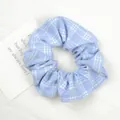 Chouchou à carreaux bleu clair avec motif vichy élégant pour femmes et filles - Carreaux Bleu Clair