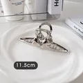 Détail d'une pince à cheveux de 11,5 cm en métal argenté avec motif nœud et cœur chic - Nœud Princesse-Argent
