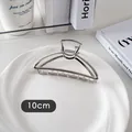 Détail de la pince à cheveux en métal argenté de 10cm avec dents solides sur plateau - Demi-cercle Mince-Argent