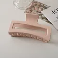 Detail eines 13cm matt-roséfarbenen Haarklammer-Greifers für dickes Haar Design - Creme-Rosa