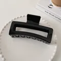 Pinza de pelo rectangular negra brillante para cabello grueso en bandeja moderna - Estilo Cuadrado Grande