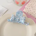 Dettaglio di pinza per capelli con fiocco blu marmorizzato e scritta dorata France - Bianco A Pois Blu