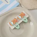 Details zu süßen Bären-Acryl-Haarklammern in Minzgrün auf einer Displaykarte - Grün