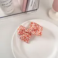 Fermaglio per capelli con fiocco floreale in tessuto arancione e margherite - Tessuto N. 7 - Fiore D'arancio
