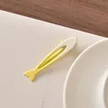 Süße gelbe Haarspange in Fischform mit mattem Finish und minimalistischem Design - Verlauf Gelber Fisch