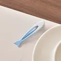 Dolce fermaglio per capelli azzurro a forma di pesce con design traforato - Pesce Blu Sfumato
