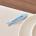 Fermaglio per capelli a forma di pesce azzurro opaco con motivi a onde e cavo - Pesce Blu a Onde