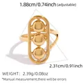 Anillo ajustable dorado con marco ovalado hueco y tres esferas de metal liso - Estilo Oro Completo