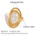 Goldener Cocktailring aus Titanstahl mit Blattstruktur und Pavé-Zirkonia-Steinen - Korntextur Oval (A20-1-2601073)