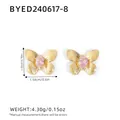 Boucles d'oreilles papillon en or 18K avec zircon rose et détails texturés - Boucles d'Oreilles Clous Papillon Zircone Rose (BYED240617-8)