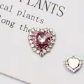 Dettaglio di strass in cristallo rosa a forma di cuore con retro in metallo argento - Base Argentata Rosa