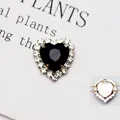 Dettaglio di strass in cristallo nero a forma di cuore con asola in argento per cucito - Argento Nero