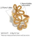 Bague réglable en acier doré avec deux motifs de fleurs creuses et pierre de zircon - Style double fleur dorée avec strass (A1-3-250427-1)