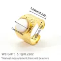 Vintage 18k vergoldeter Edelstahlring, breit und offen mit großem weißen Rundstein - Weiße Künstliche Perle Gehämmerter Breiter Band Stil (BYJZ240624-9)