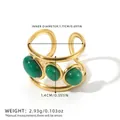 Vintage 18k vergoldeter Edelstahlring mit drei grünen Steinen und Cut-out-Design, offen - Grüner Edelstein Stromlinienförmiger Hohl-Drei-Steine Stil (BYJZ240609-4)