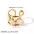 Vintage 18k vergoldeter Edelstahlring mit drei weißen ovalen Natursteinen, offen - Weißes Ovales Drei-Steine Vintage Stil (BYJZ240609-5)