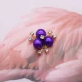 Goldenes Blumen-Accessoire mit drei lila Perlen und funkelnden Kristall-Straßsteinen - 12# Purpurrot