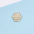 Goldener Schneeflocken-Anhänger mit weißen Perlen und Strasssteinen für DIY-Modeschmuck - Gold