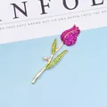 Detalle de dije de tulipán con diamantes de imitación rosa y acento de perla blanca - Rosa Roja