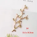 Detailansicht eines goldenen Schmetterlingszweigs für DIY-Brauthaarschmuck-Zubehör - 3.4x8.3cm
