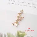 Detail von 2# goldenem Schmetterlings-Haarschmuck mit weißer Emaille und Kristallen - 2.7x7.0cm