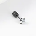 Clou d'oreille en acier titane plaqué noir avec un zircon rond serti à quatre griffes - 2mm / Noir