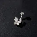 Vista macro de piercing de ombligo de mariposa plateada con circonitas sobre fondo negro - Estilo Mariposa Pavé (Plata 1)